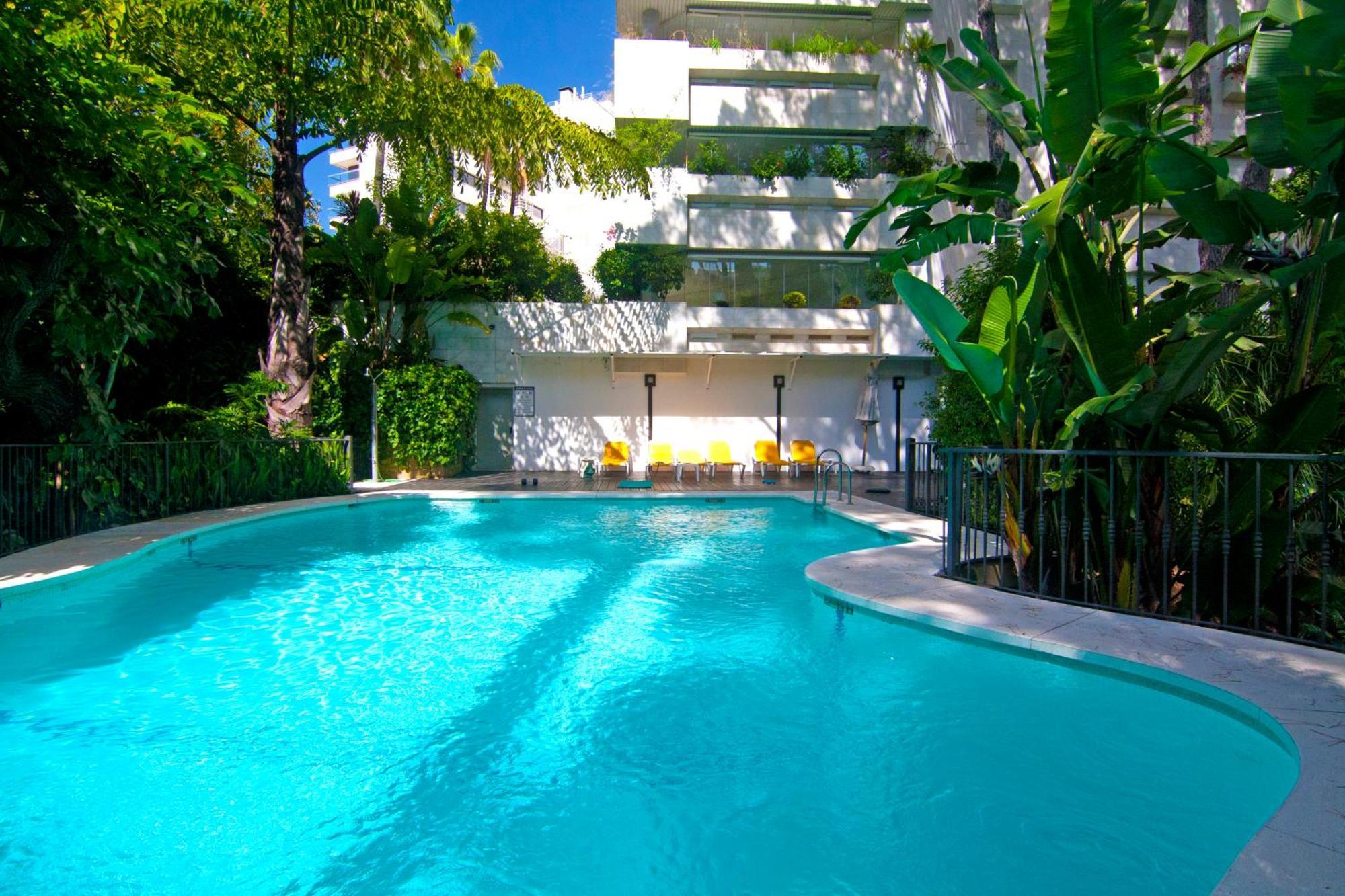 Lujoso Apartamento Con Piscina En Paseo Maritimo 마르베야 외부 사진